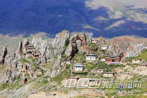 丁青孜珠寺的建立對(duì)于研究昌都早期文化有重大意義。