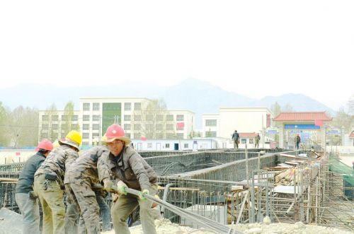 仙足島生態(tài)路大橋施工現(xiàn)場。
