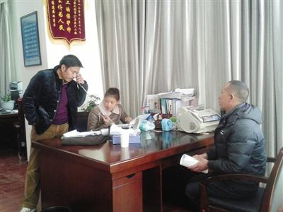 農(nóng)民工拿不到工錢，到雙清欠辦上訪。