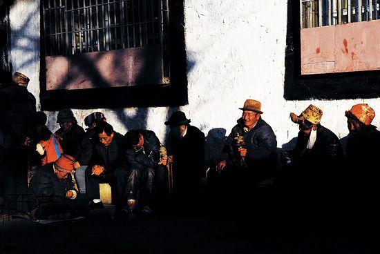 多數(shù)土生土長的拉薩人只是習(xí)慣性地保持在這種天生的慢步調(diào)中。