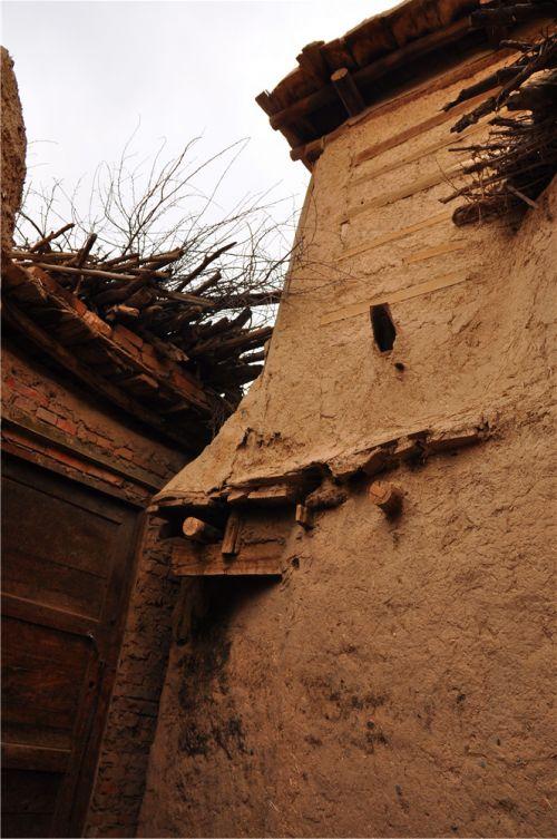 建筑細(xì)部，可以了解墻面和木結(jié)構(gòu)之間的關(guān)系