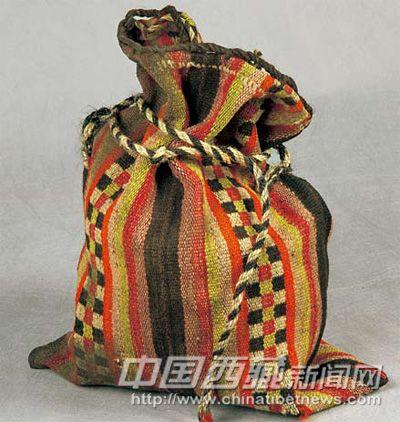 西藏手工編織口袋，顏色艷麗。