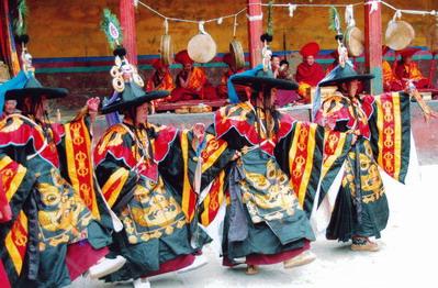 扎什倫布寺羌姆表演。