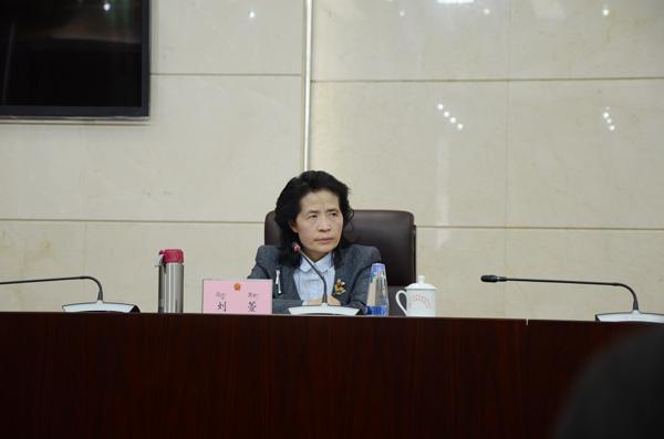 西藏自治區(qū)人民政府副秘書(shū)長(zhǎng)、新聞發(fā)言人 劉萱.jpg