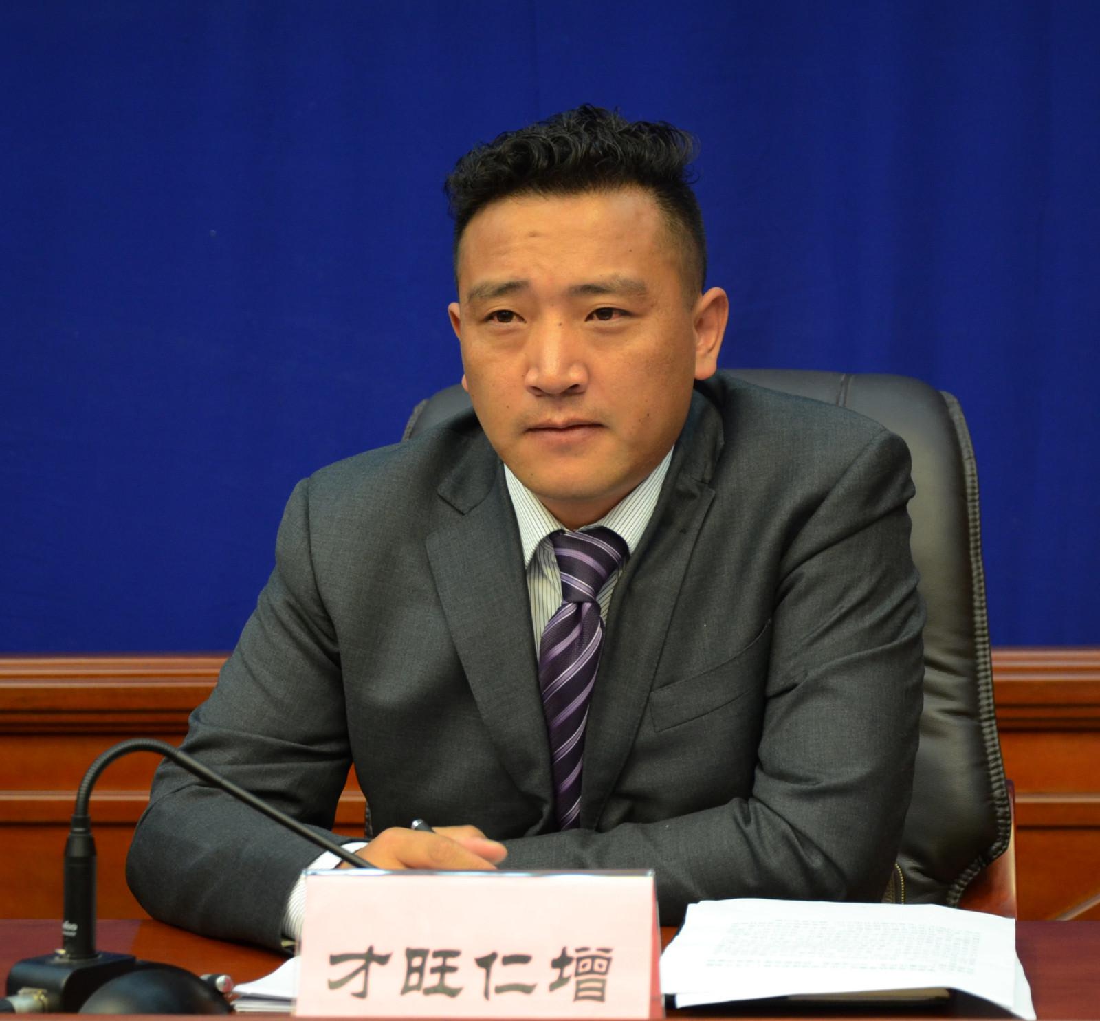 新聞發(fā)言人：那曲地區(qū)扶貧辦黨組成員、副主任 才旺仁增.jpg