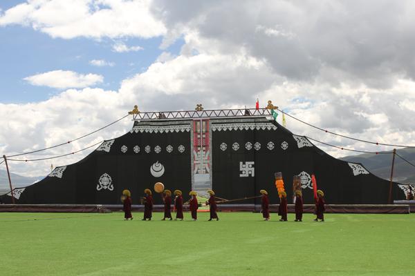 開(kāi)幕式上藏式法事.JPG