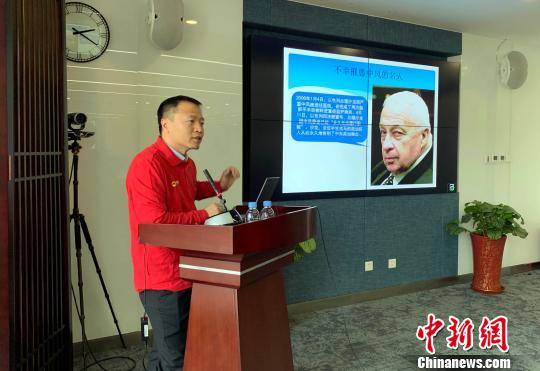 2月23日，以全國各地各批次援藏干部以及援藏醫(yī)生和教師等群體為服務(wù)對(duì)象的民間組織“援友健康之家”在北京舉行了成立以來的第5場(chǎng)健康講座。圖為中日友好醫(yī)院神經(jīng)外科副主任楊冬?！＄娦?攝