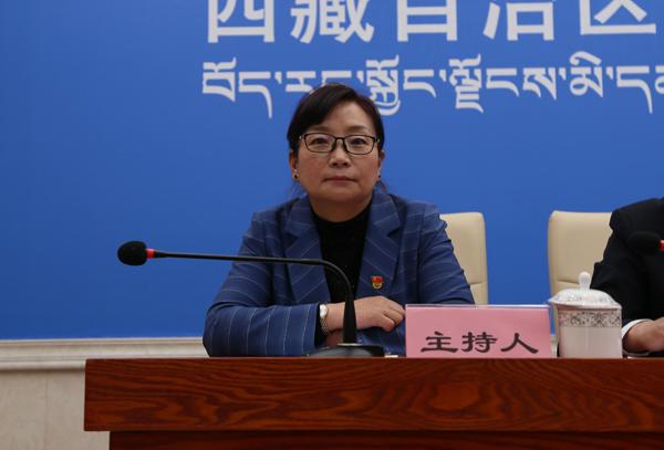 主持人：區(qū)黨委宣傳部副部長、區(qū)政府新聞辦主任  德吉卓嘎.jpg