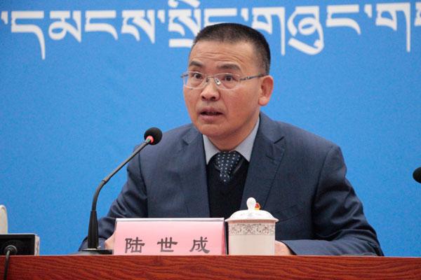 新聞發(fā)言人：西藏自治區(qū)教育廳黨組成員、副廳長-陸世成.jpg