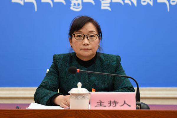 主持人：西藏自治區(qū)黨委宣傳部副部長、區(qū)政府新聞班主任-德吉卓嘎.jpg