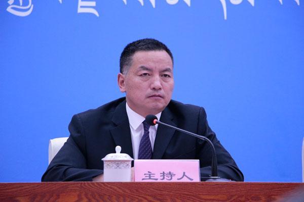 主持人：西藏自治區(qū)黨委宣傳部對(duì)外傳播處處長(zhǎng)楊洪森.jpg