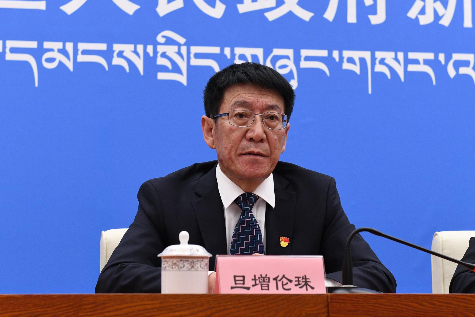 區(qū)政府副秘書長、政府新聞發(fā)言人 旦增倫珠.JPG
