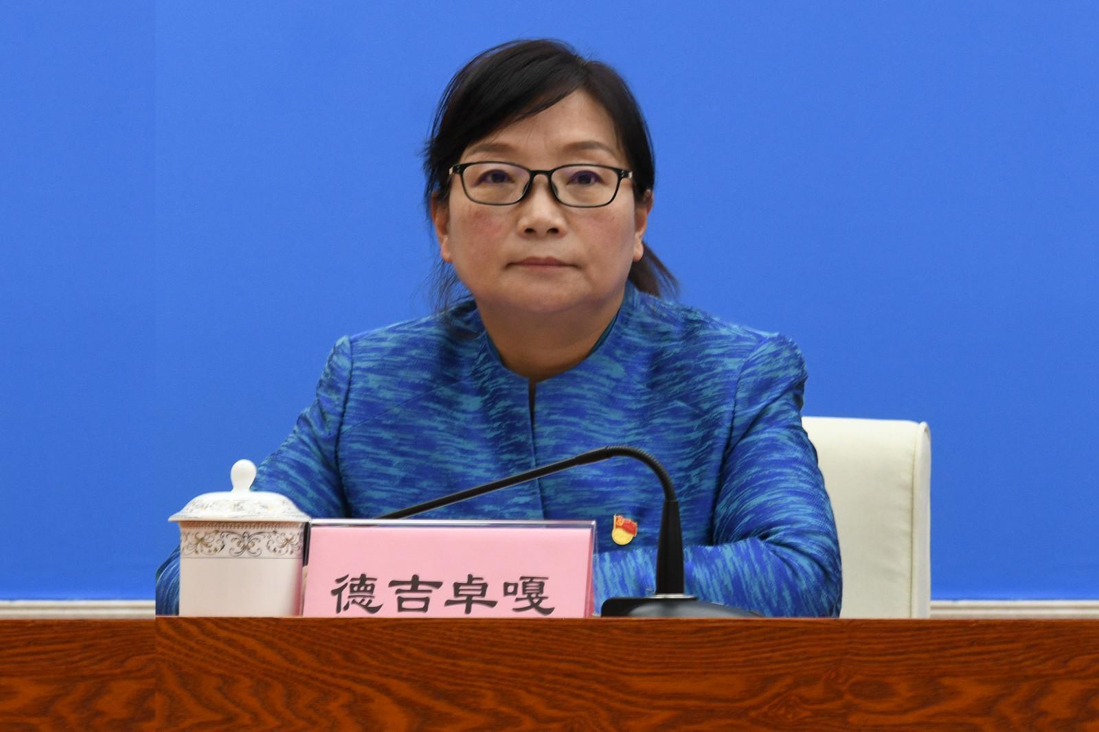 主持人：自治區(qū)黨委宣傳部副部長、自治區(qū)政府新聞辦主任 德吉卓嘎.jpg