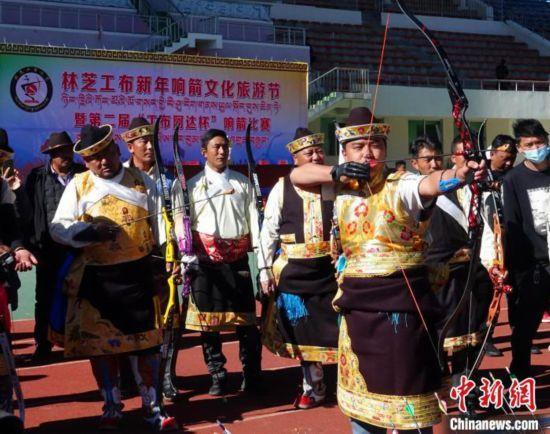 圖為響箭比賽現(xiàn)場?！∪轿木?攝
