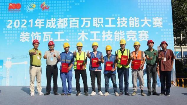 黨旗在一線高高飄揚丨旗幟鮮明抓落實 凝心聚力促提升