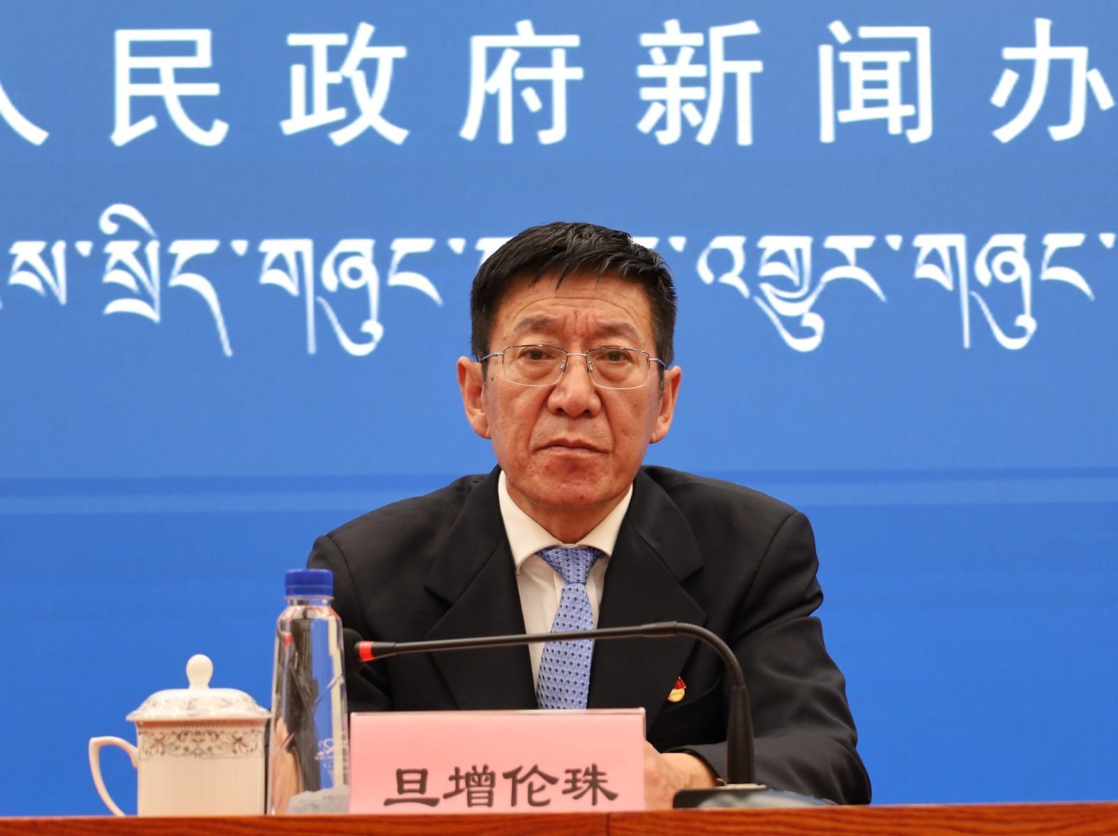 新聞發(fā)言人：西藏自治區(qū)人民政府副秘書長、政府新聞發(fā)言人 旦增倫珠.JPG