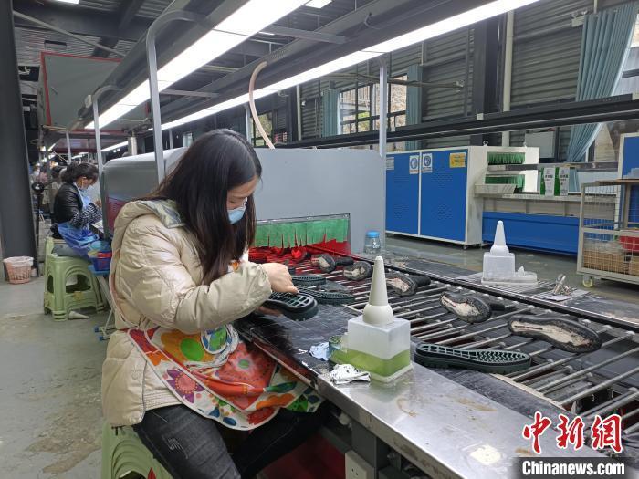 貴州晴?。阂源笪幕懺齑笃放仆诰虼蛟煸鷳B(tài)民族文化