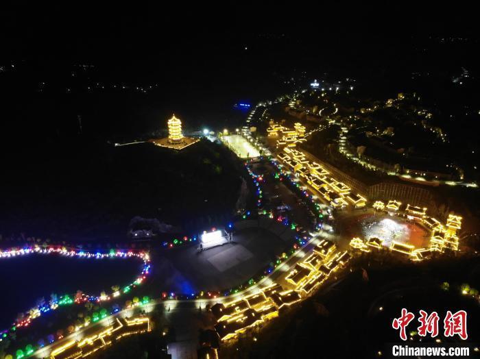 航拍阿妹戚托小鎮(zhèn)夜景?！∈〗?攝
