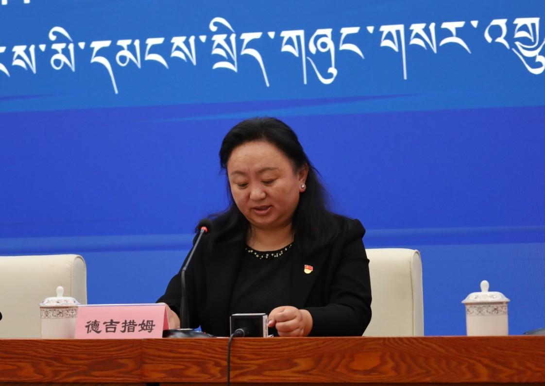 新聞發(fā)言人：區(qū)商務廳黨組成員、副廳長 德吉措姆.jpg