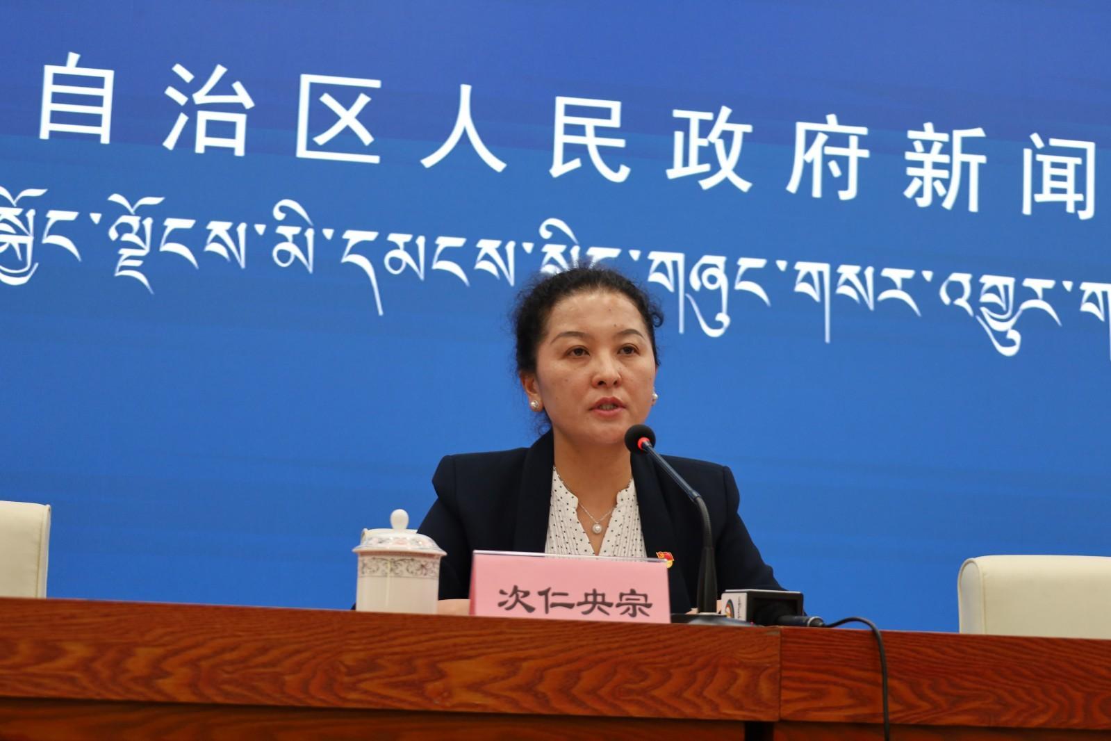 新聞發(fā)言人：區(qū)供銷合作社副主任、一級調(diào)研員 次仁央宗.JPG