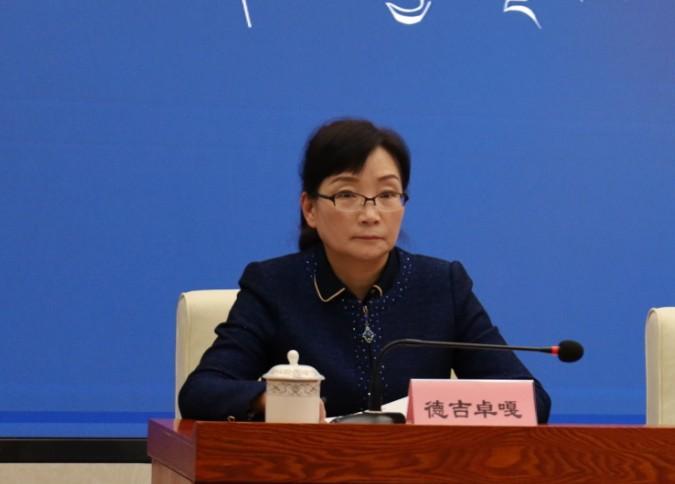 主持人：區(qū)黨委宣傳部副部長、區(qū)政府新聞辦主任 德吉卓嘎.jpg