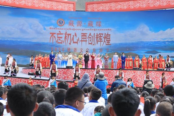 圖為2020雅礱文化節(jié)旅游節(jié)演出現場。_副本.jpg