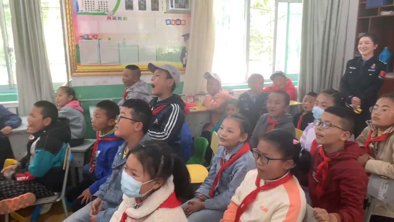 圖為民族團(tuán)結(jié)進(jìn)步授課現(xiàn)場(chǎng)。郭賽賽攝.jpg